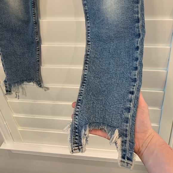 Lucky Brand Skinny Straight Jeans- Size 28 - Picture 3 of 8